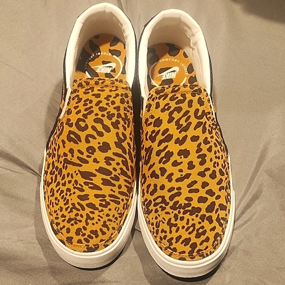 NIKE SHOES - Picture 1 of 6